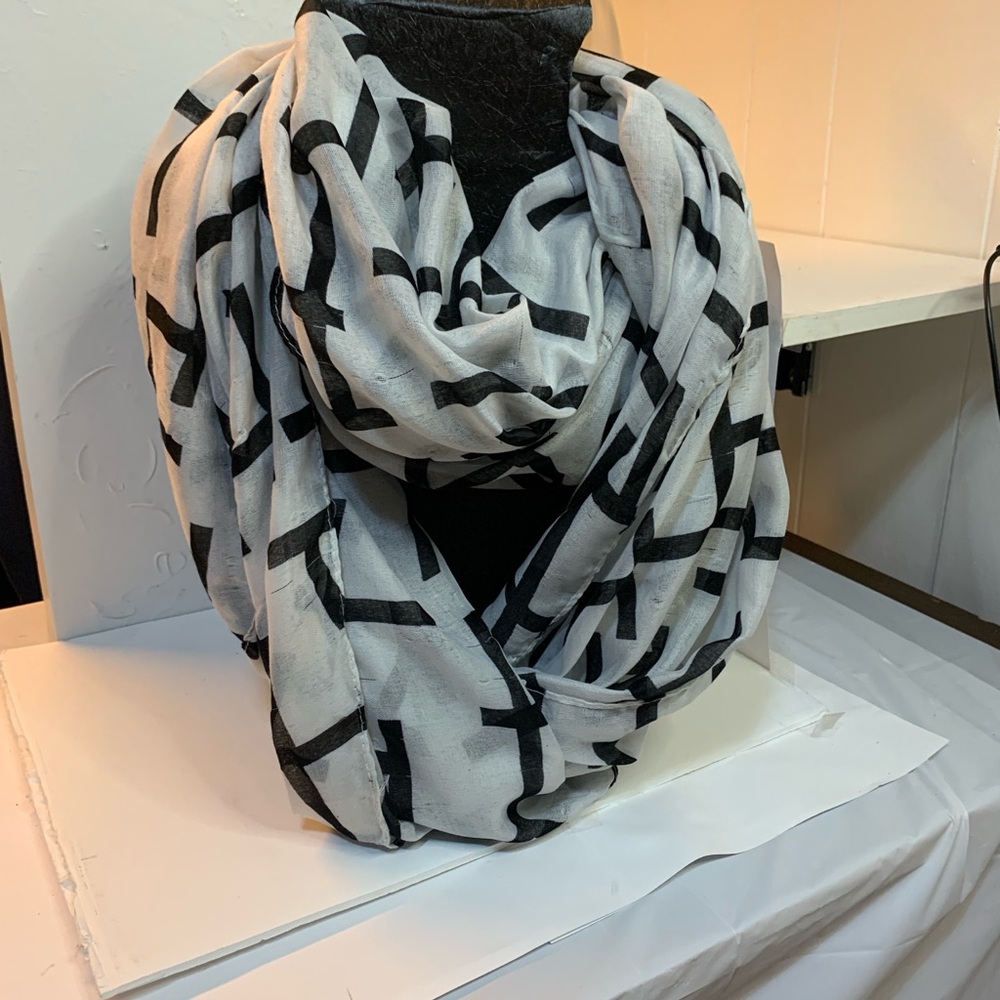 Black and White Geometric Infinity Scarf